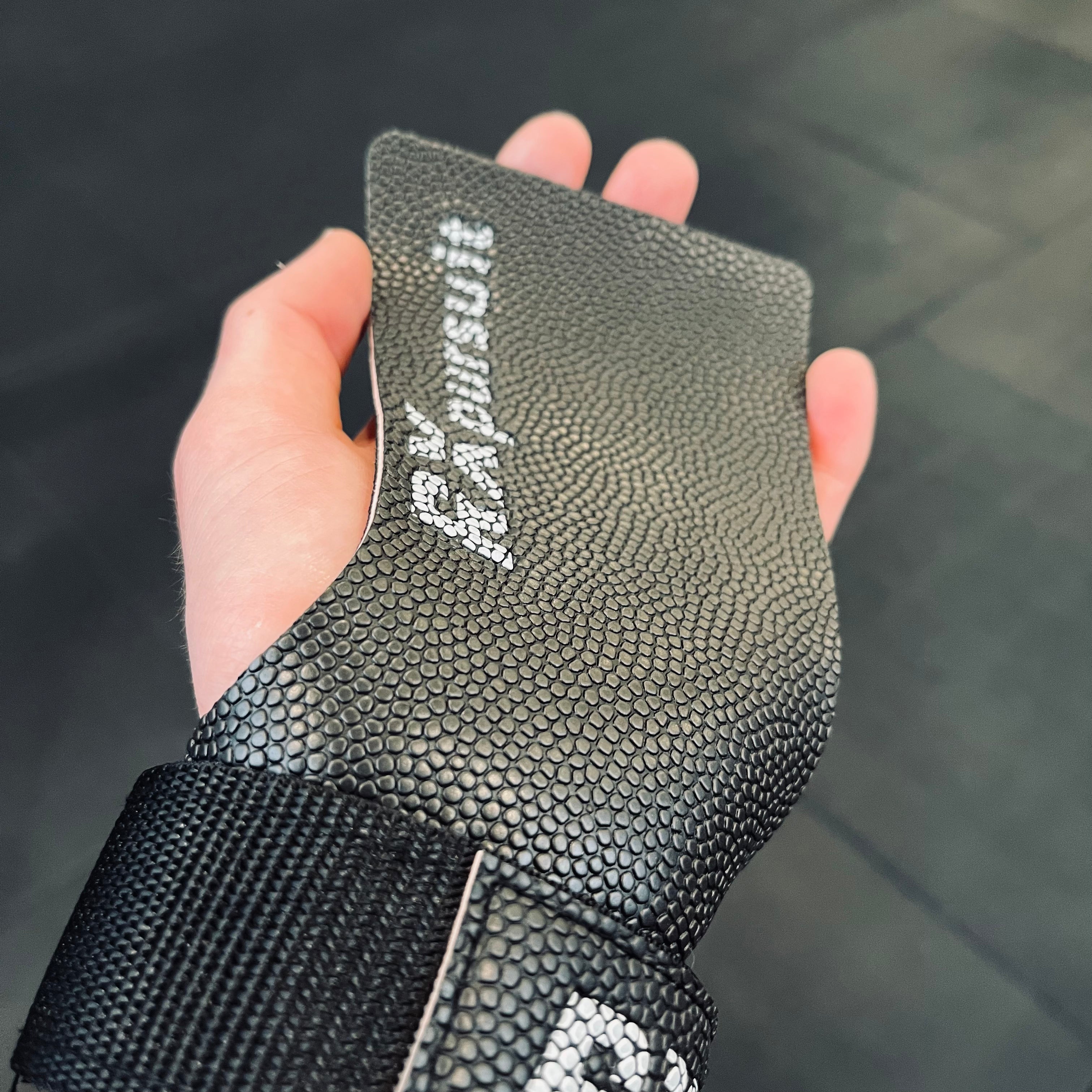 RXpursuit No Chalk - Ultra Sticky Fingerless Grips